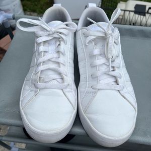 Women’s sneakers size 7.5 white